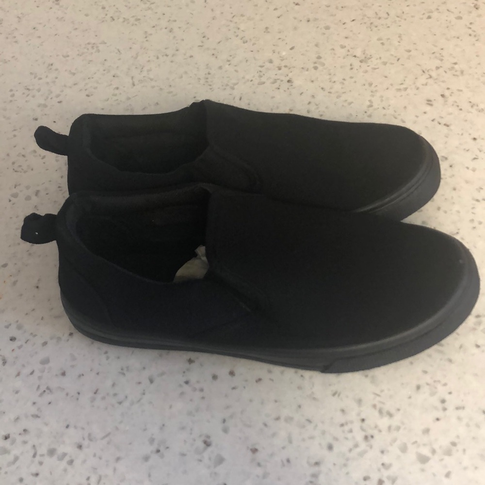 Ositos black slip on sneaker